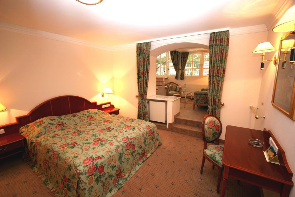 Park Hotel Am Schloss Ettringen  Zewnętrze zdjęcie